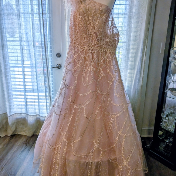 Mac Duggal Long, One-Shoulder Embellished Gown Size 20, NWT - Picture 4 of 9